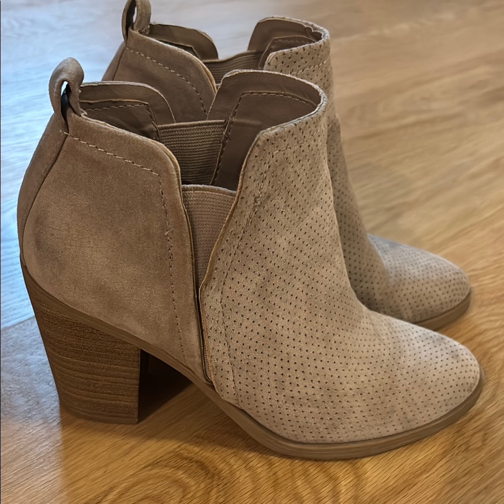 Stylish Tan Ankle Boots for Women